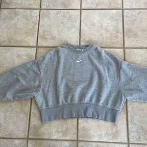 Women’s Nike cropped sweatshirt (fits full length)